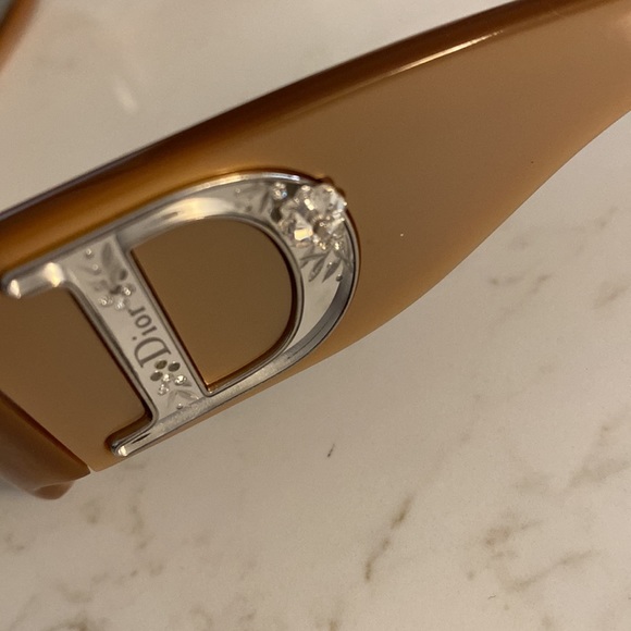 DIOR GORGEOUS SUNGLASSES - Picture 8 of 16